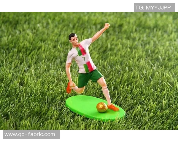 盘点经典足球球星人偶手办收藏与独特魅力展示